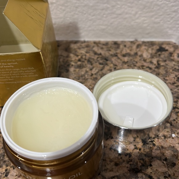 Beauticontrol Nutri-Rich Oil With Apricot Kernel Oil 2 oz. - Picture 3 of 4